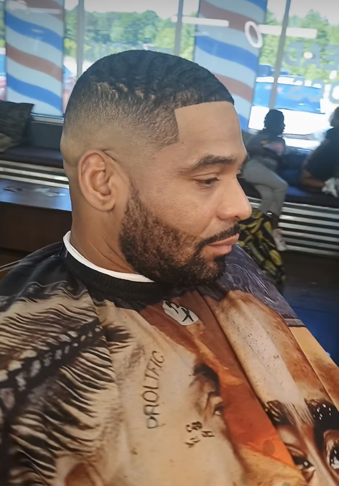 360 waves with low fade and full beard